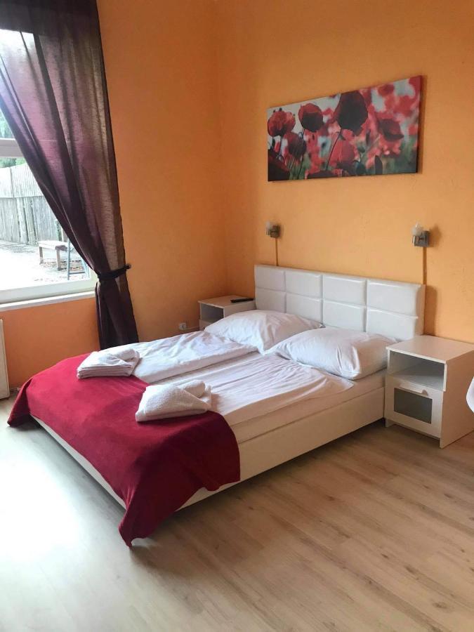 Y Panzio Bed and Breakfast Balatonlelle Exteriör bild