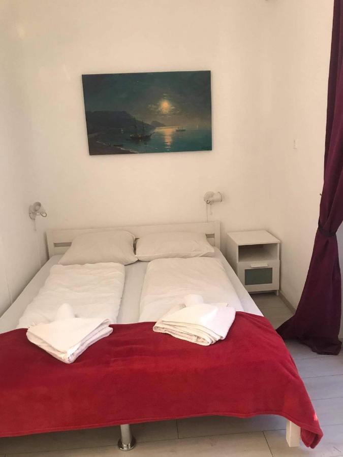 Y Panzio Bed and Breakfast Balatonlelle Exteriör bild
