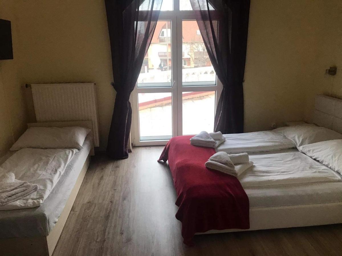 Y Panzio Bed and Breakfast Balatonlelle Exteriör bild