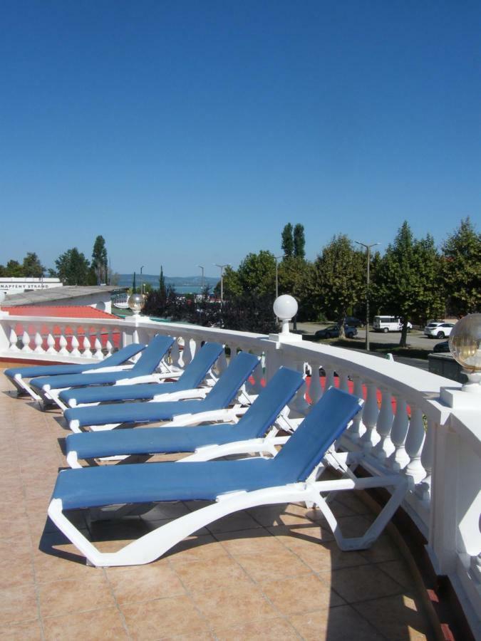 Y Panzio Bed and Breakfast Balatonlelle Exteriör bild